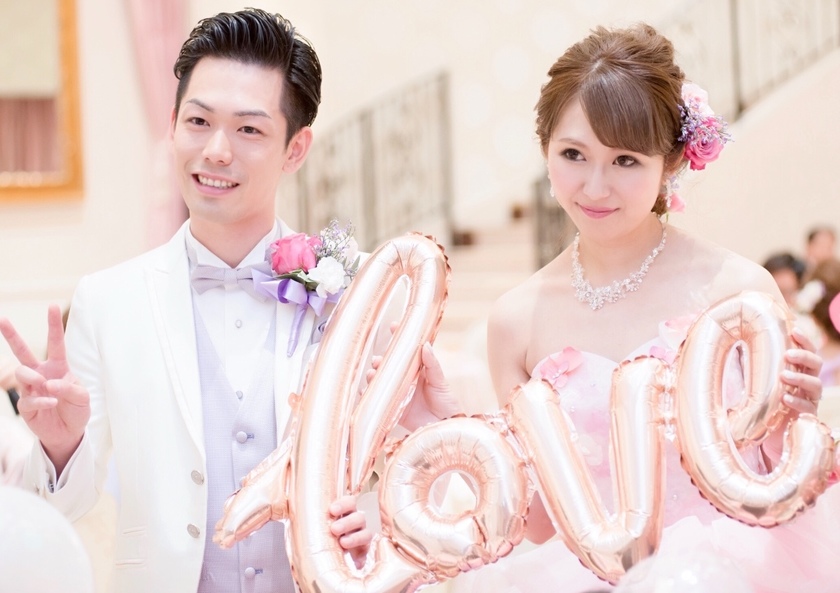カラードレス選びのコツ*お色直しドレスは、『上半身のデザイン』が華やかなのを選ぶべき♡にて紹介している画像