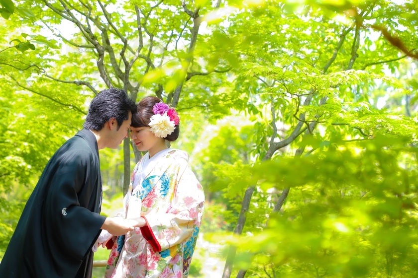 위에서 아래로, 기본 포즈를 모두 망라! 사진사에게 당일 보여주고 싶은 "한복 사전 촬영 포즈" 30선＊にて紹介している画像