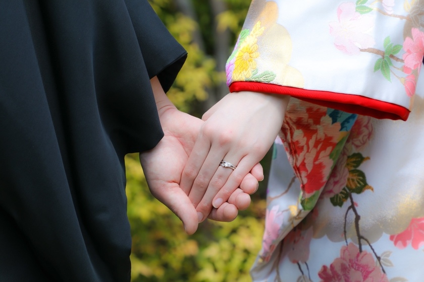 위에서 아래로, 기본 포즈를 모두 망라! 사진사에게 당일 보여주고 싶은 "한복 사전 촬영 포즈" 30선＊にて紹介している画像