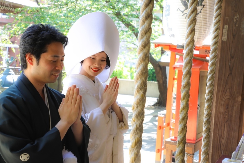 【21ショット】神社での撮影でカメラマンさんにお願いしたいウェディングフォト【総まとめ】にて紹介している画像