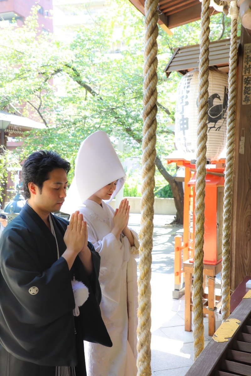 【21ショット】神社での撮影でカメラマンさんにお願いしたいウェディングフォト【総まとめ】にて紹介している画像