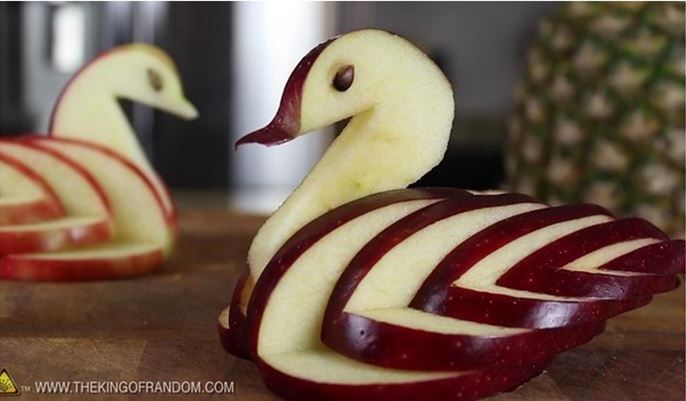 幸せの象徴*リンゴをおしゃれに♡話題のフルーツカービングでゲストもびっくり！にて紹介している画像