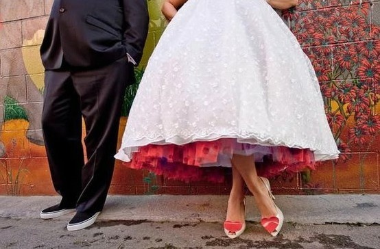 Red × Midi Length Coordination: A Collection of Adorably Retro Images♡にて紹介している画像