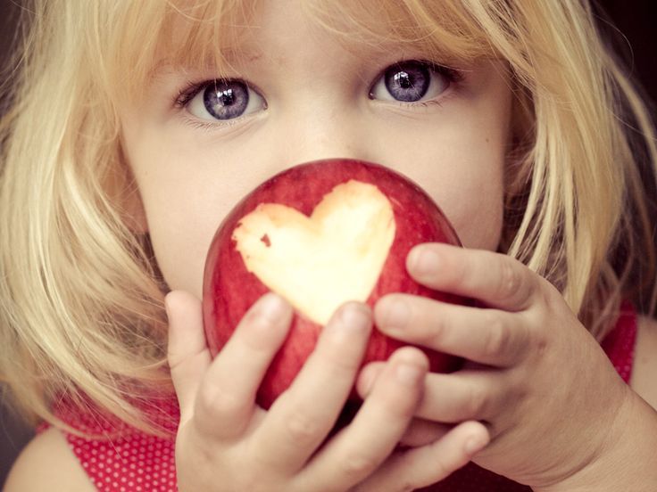 幸せの象徴*リンゴをおしゃれに♡話題のフルーツカービングでゲストもびっくり！にて紹介している画像