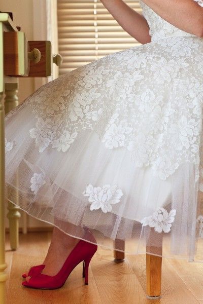 Red × Midi Length Coordination: A Collection of Adorably Retro Images♡にて紹介している画像