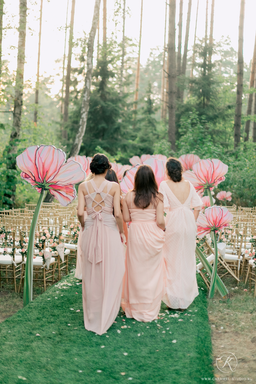 まるで妖精の世界！ジャイアントペーパーフラワーで作った結婚式がおとぎ話級の可愛さ♡にて紹介している画像