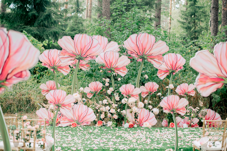 まるで妖精の世界！ジャイアントペーパーフラワーで作った結婚式がおとぎ話級の可愛さ♡にて紹介している画像