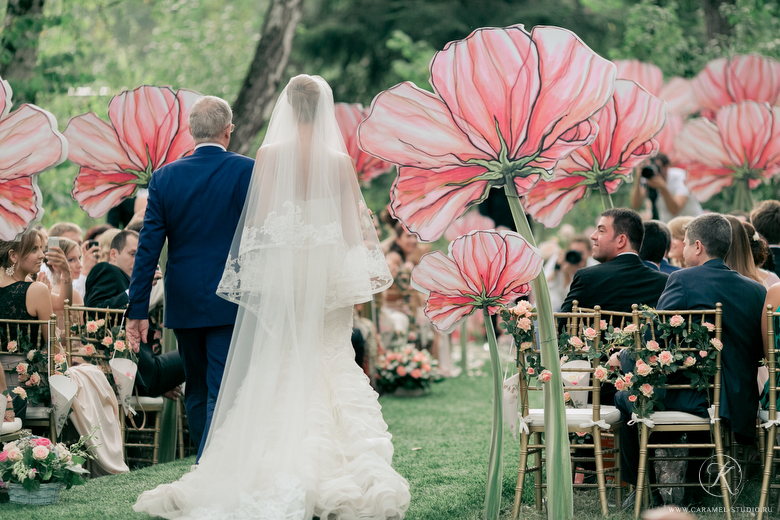 まるで妖精の世界！ジャイアントペーパーフラワーで作った結婚式がおとぎ話級の可愛さ♡にて紹介している画像