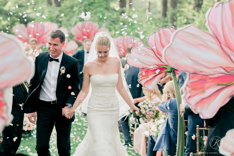 まるで妖精の世界！ジャイアントペーパーフラワーで作った結婚式がおとぎ話級の可愛さ♡にて紹介している画像