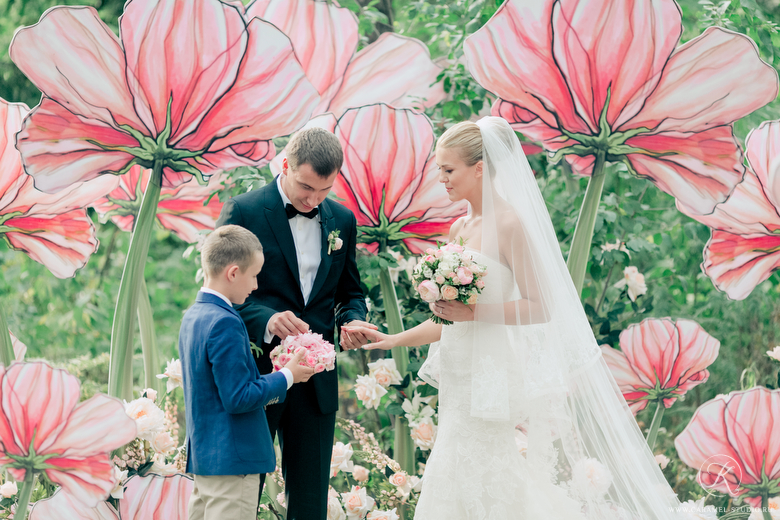 まるで妖精の世界！ジャイアントペーパーフラワーで作った結婚式がおとぎ話級の可愛さ♡にて紹介している画像