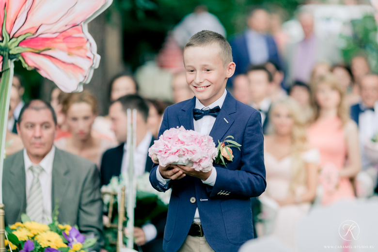 まるで妖精の世界！ジャイアントペーパーフラワーで作った結婚式がおとぎ話級の可愛さ♡にて紹介している画像