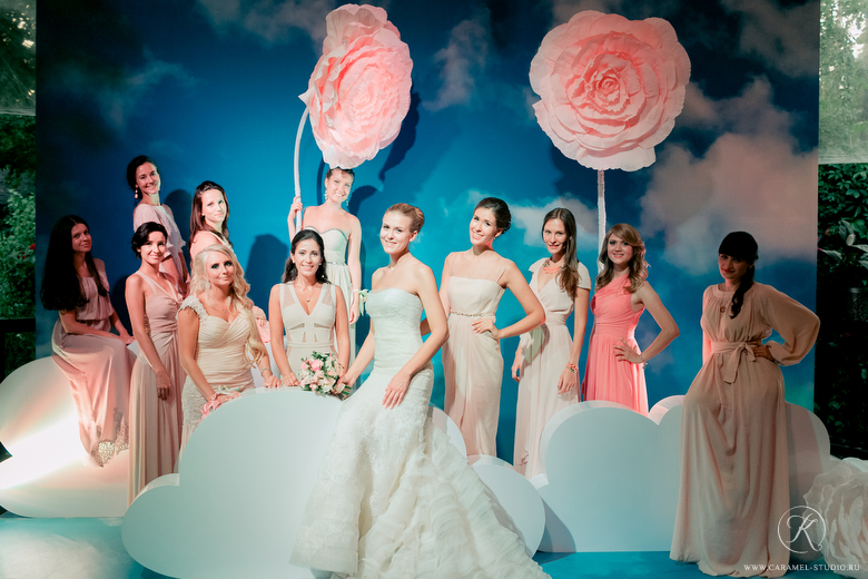 まるで妖精の世界！ジャイアントペーパーフラワーで作った結婚式がおとぎ話級の可愛さ♡にて紹介している画像