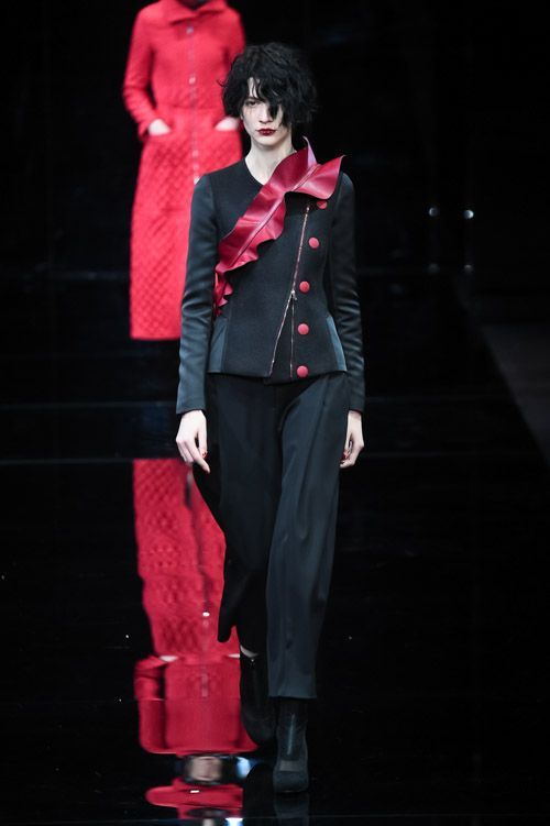 Stylish Brides' Recommendation: Make a Statement in a Fashion-Forward "Ruffled Dress" in 2015!にて紹介している画像