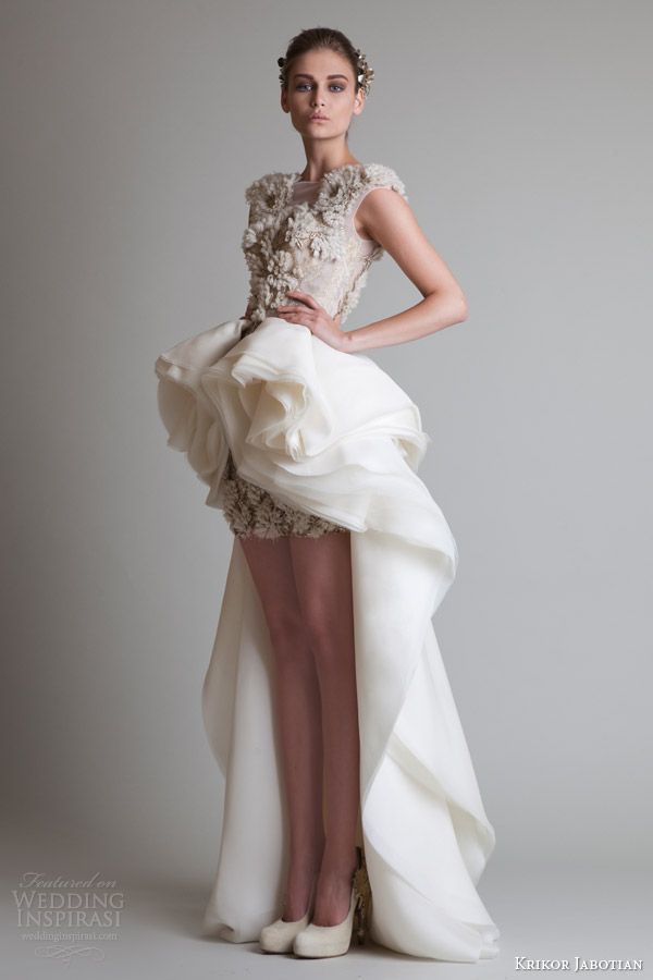 Stylish Brides' Recommendation: Make a Statement in a Fashion-Forward "Ruffled Dress" in 2015!にて紹介している画像