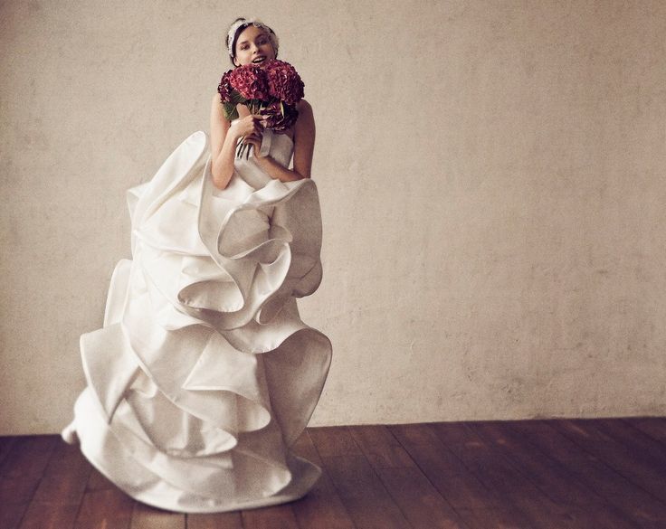 Stylish Brides' Recommendation: Make a Statement in a Fashion-Forward "Ruffled Dress" in 2015!にて紹介している画像