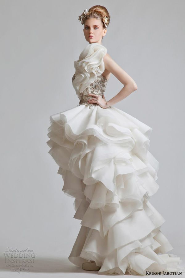 Stylish Brides' Recommendation: Make a Statement in a Fashion-Forward "Ruffled Dress" in 2015!にて紹介している画像