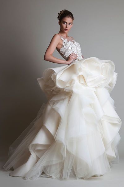 Stylish Brides' Recommendation: Make a Statement in a Fashion-Forward "Ruffled Dress" in 2015!にて紹介している画像