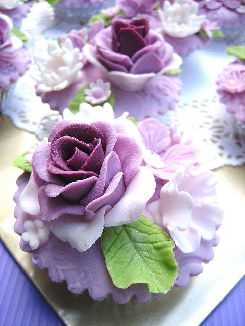 Roses in Bloom: A Collection of Adorable Cupcakesにて紹介している画像