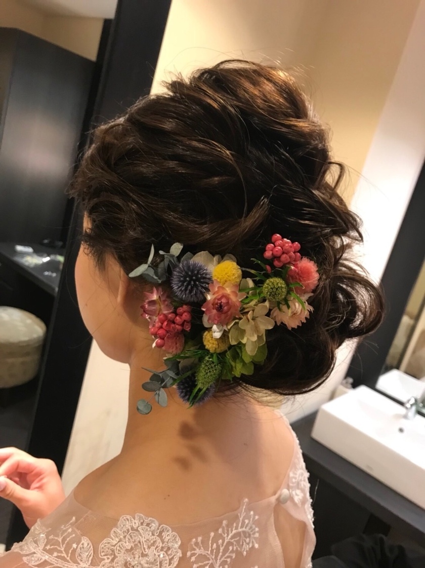 "Inspiration for Your Dream Wedding: Adorable Bridal Hair Catalogs Found on Instagram"にて紹介している画像