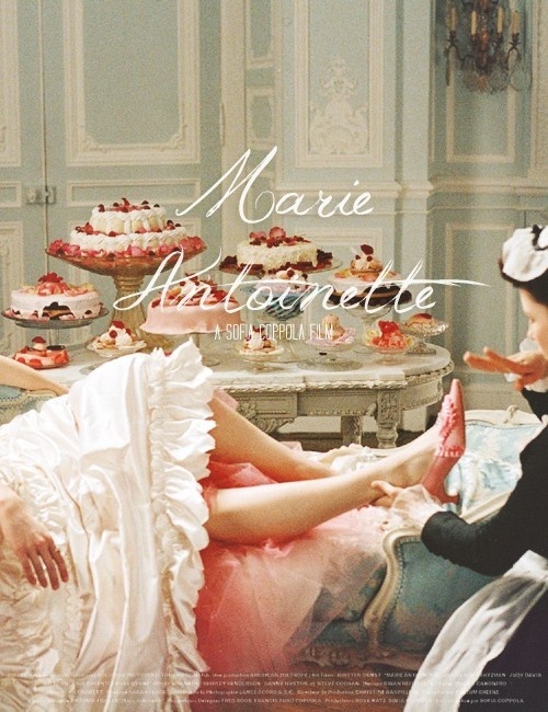 A Beautiful Wedding Styled After the World of France's Prestigious Pastry Shop, Ladurée!にて紹介している画像