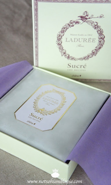 A Beautiful Wedding Styled After the World of France's Prestigious Pastry Shop, Ladurée!にて紹介している画像