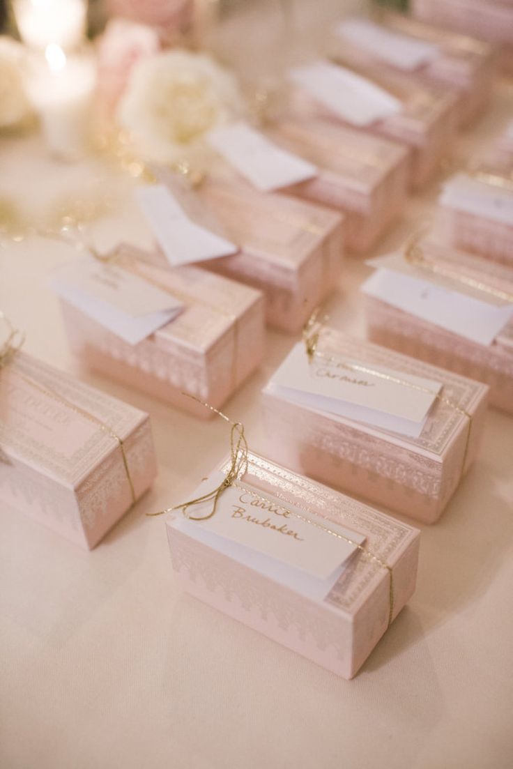 A Beautiful Wedding Styled After the World of France's Prestigious Pastry Shop, Ladurée!にて紹介している画像