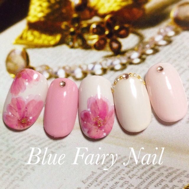 Perfect Bridal Nail Ideas for Spring: Soft and Adorable Colors for the Upcoming Season ♡にて紹介している画像