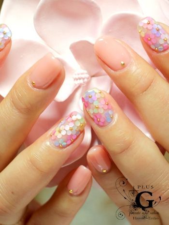 Perfect Bridal Nail Ideas for Spring: Soft and Adorable Colors for the Upcoming Season ♡にて紹介している画像