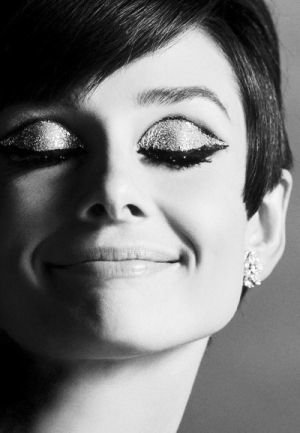 Invisible Accessories: 10 Magical Fragrances That Enhance Your Beauty 🌸にて紹介している画像