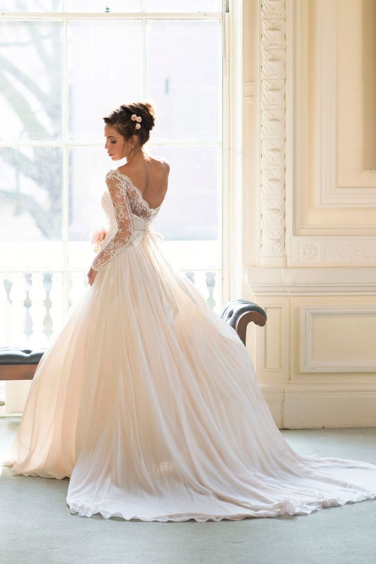 Which Dress Will Be Your Destiny? Three Enchanting Wedding Dresses from the World's Top Brandsにて紹介している画像