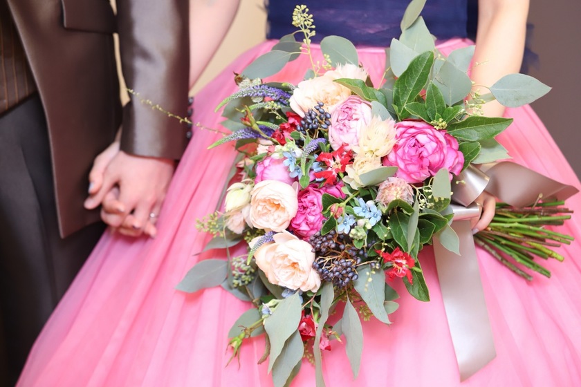 【精心挑选的20款】令人叹息的时尚感！最新款婚礼花束按颜色分类介绍♡にて紹介している画像