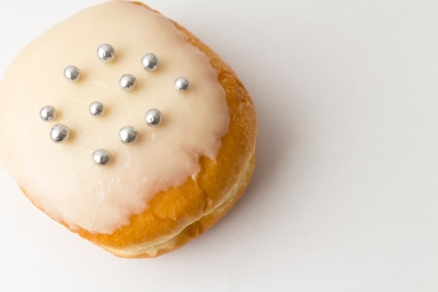 Adorable Sparkling Wedding Cakes Made with Arasan that Look Just Like Pearls! ♡にて紹介している画像