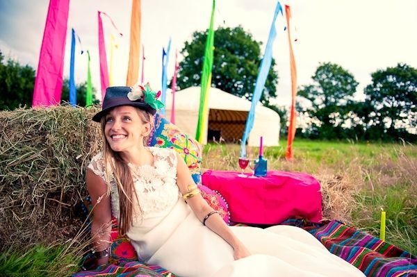 "Have You Heard About the Joyful Festival Wedding Decorated with Garland?"にて紹介している画像