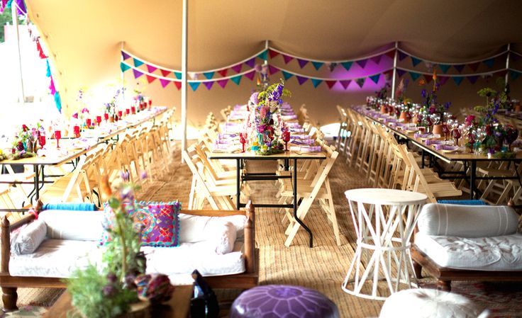 "Have You Heard About the Joyful Festival Wedding Decorated with Garland?"にて紹介している画像