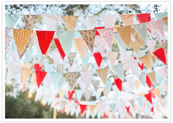 "Have You Heard About the Joyful Festival Wedding Decorated with Garland?"にて紹介している画像
