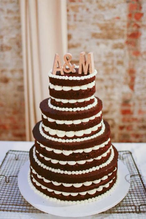 A Touch of Romance: The Rising Trend of Naked Cakes for Your Dream Wedding!にて紹介している画像