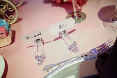 Romantic ♡ 4 Ways to Incorporate Cinderella's Glass Slipper into Your Weddingにて紹介している画像