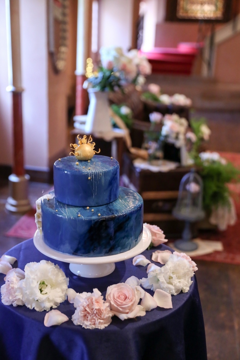 自分たちらしさ全開♡趣味や好きな物をテーマに作るオリジナルウェディングケーキ実例にて紹介している画像