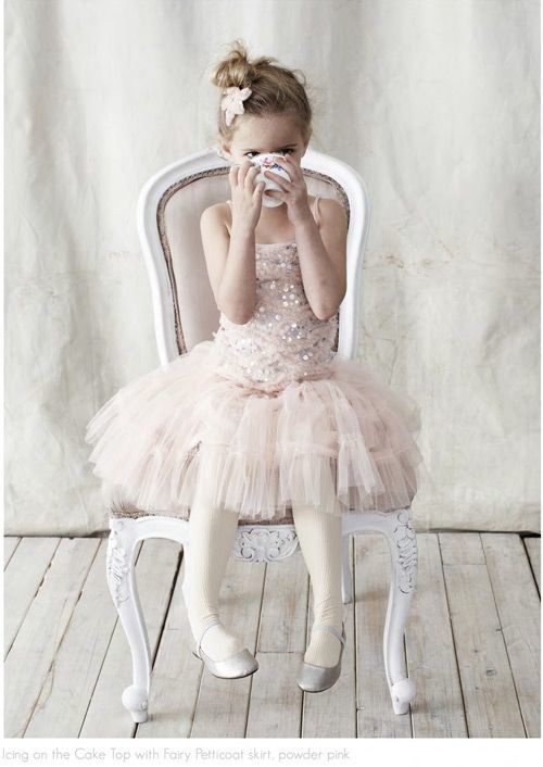 "Stealing the Spotlight with Cuteness: Adorable Ring Bearers and Flower Girls ♡"にて紹介している画像