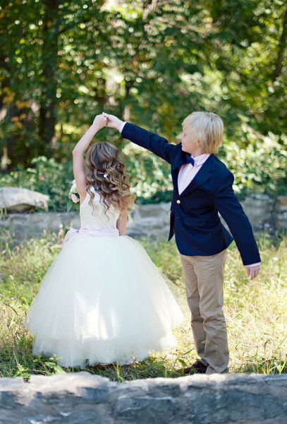 "Stealing the Spotlight with Cuteness: Adorable Ring Bearers and Flower Girls ♡"にて紹介している画像