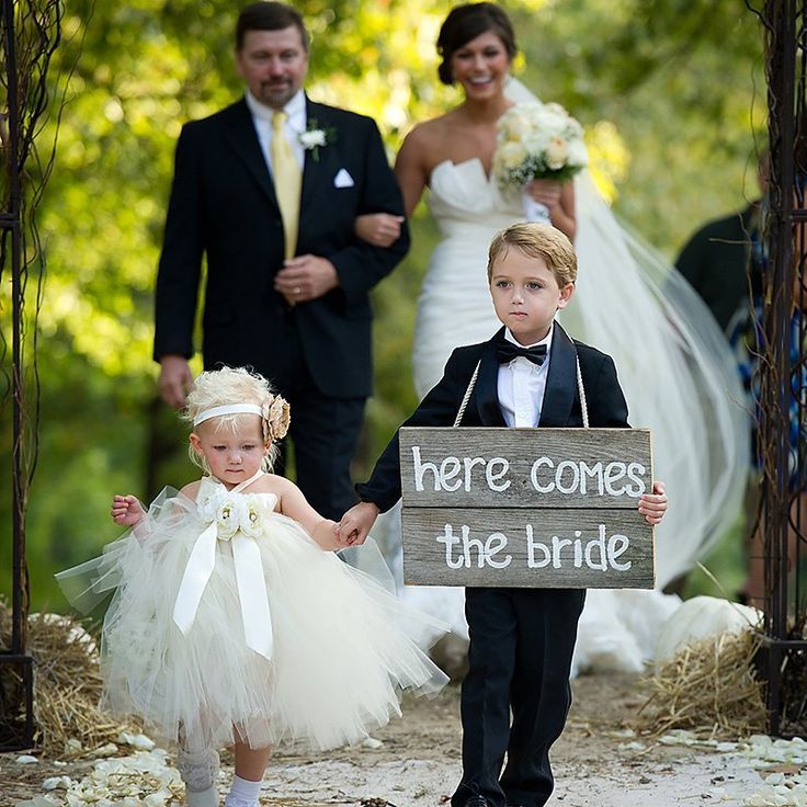"Stealing the Spotlight with Cuteness: Adorable Ring Bearers and Flower Girls ♡"にて紹介している画像