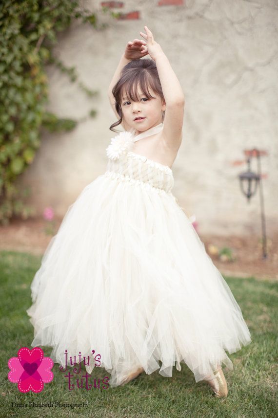 "Stealing the Spotlight with Cuteness: Adorable Ring Bearers and Flower Girls ♡"にて紹介している画像