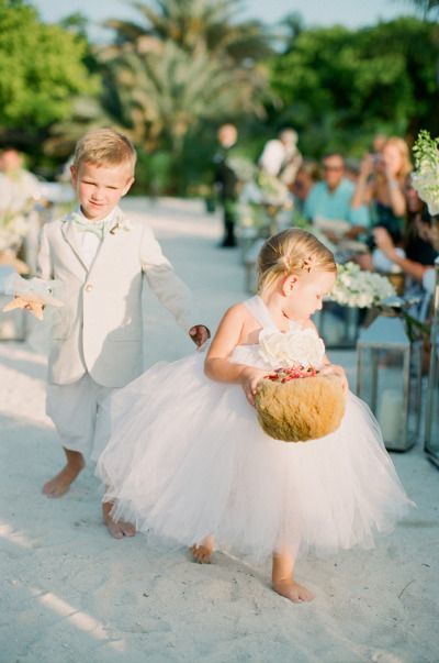 "Stealing the Spotlight with Cuteness: Adorable Ring Bearers and Flower Girls ♡"にて紹介している画像
