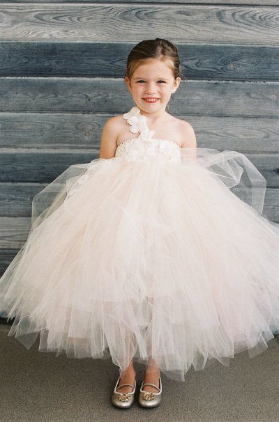 "Stealing the Spotlight with Cuteness: Adorable Ring Bearers and Flower Girls ♡"にて紹介している画像