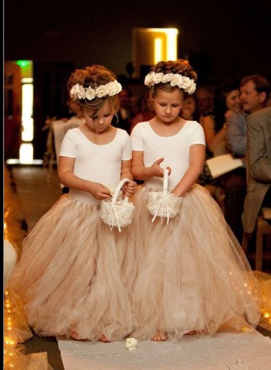"Stealing the Spotlight with Cuteness: Adorable Ring Bearers and Flower Girls ♡"にて紹介している画像