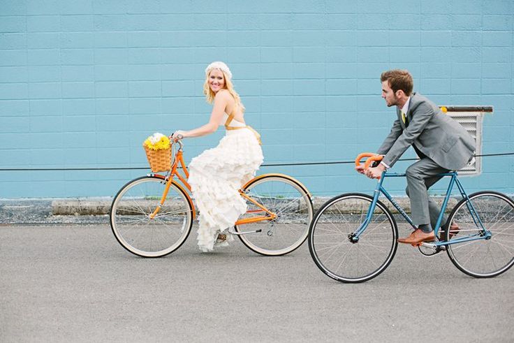 The New Trend for Stylish Couples?! Engagement Photos Taken on Bicycles Are Stunning ♡にて紹介している画像