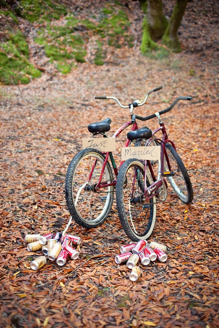 The New Trend for Stylish Couples?! Engagement Photos Taken on Bicycles Are Stunning ♡にて紹介している画像