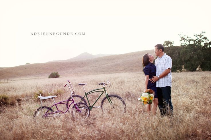 The New Trend for Stylish Couples?! Engagement Photos Taken on Bicycles Are Stunning ♡にて紹介している画像