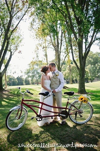 The New Trend for Stylish Couples?! Engagement Photos Taken on Bicycles Are Stunning ♡にて紹介している画像