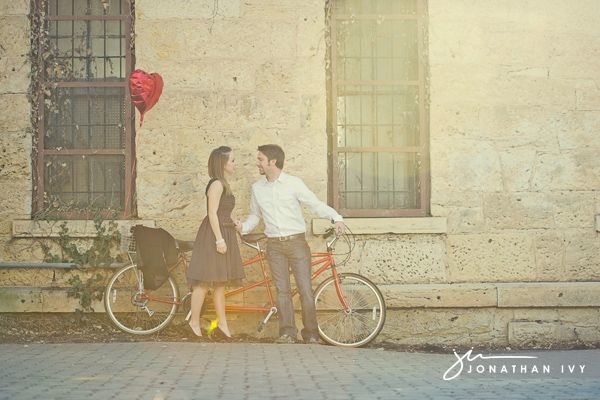 The New Trend for Stylish Couples?! Engagement Photos Taken on Bicycles Are Stunning ♡にて紹介している画像